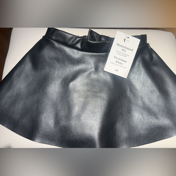 Faux leather skirt from HM - Picture 3 of 3